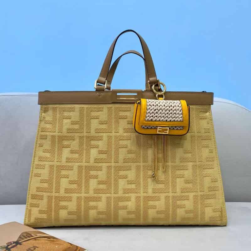 FENDI芬迪进口头层小牛皮手提包8265