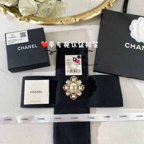 新款 CHANEL香奈儿双c珍珠胸针