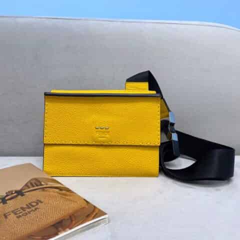 FENDI芬迪logo皮单肩斜挎信差包673