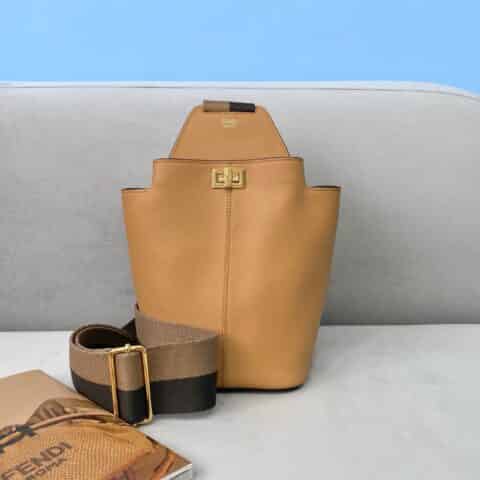 FENDI芬迪翻盖搭标志性Guitar吉他包8301