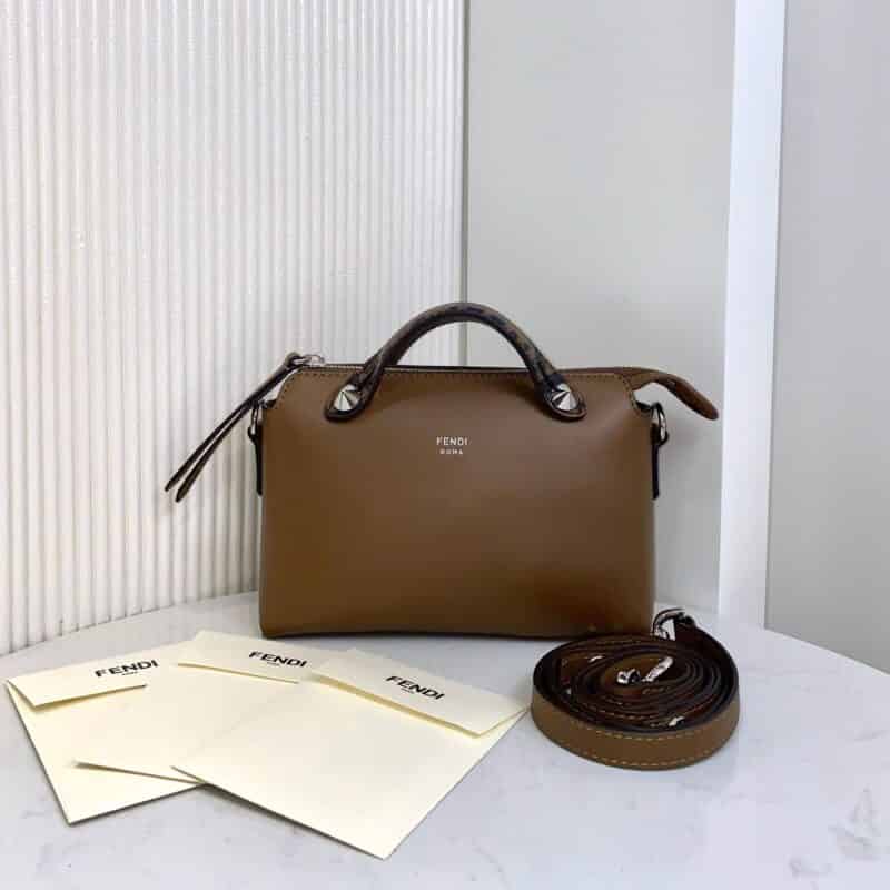 FENDI芬迪柔软小牛皮波士顿手提包1150