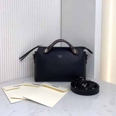 FENDI芬迪柔软小牛皮波士顿手提包1150