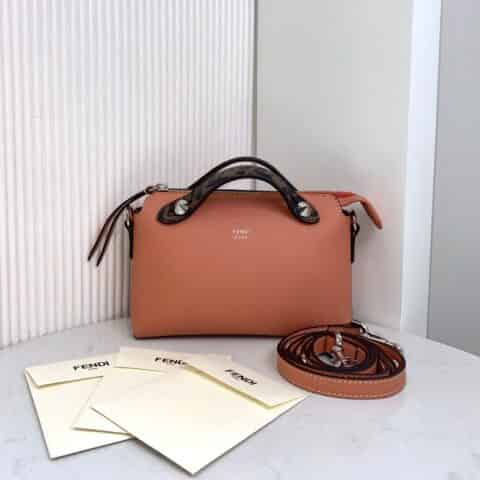 FENDI芬迪柔软小牛皮波士顿手提包1150