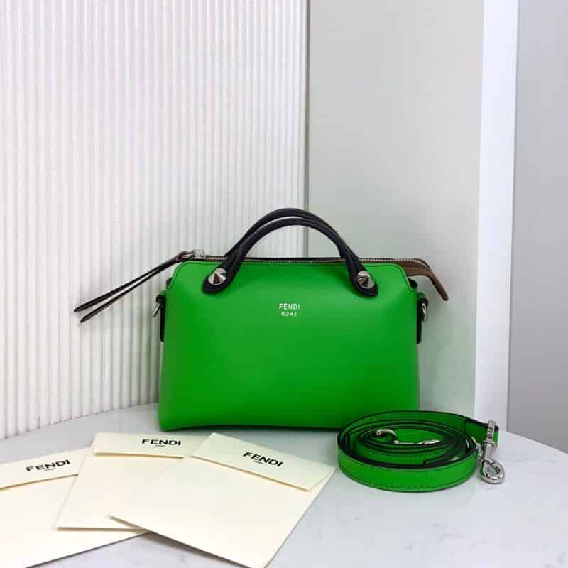 FENDI芬迪柔软小牛皮波士顿手提包149