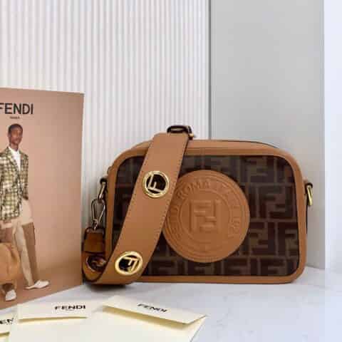 FENDI芬迪进口小牛皮单肩斜挎包0189BL