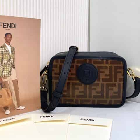 FENDI芬迪进口小牛皮单肩斜挎包0189BL