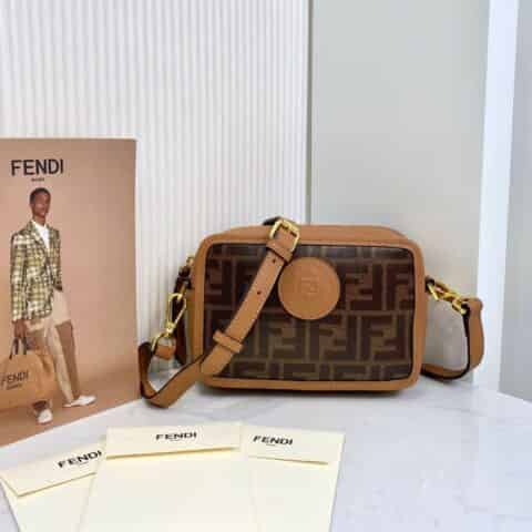FENDI芬迪进口小牛皮单肩斜挎包0189AS