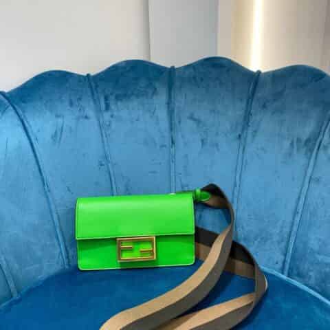 FENDI芬迪便携款全牛皮小包0175