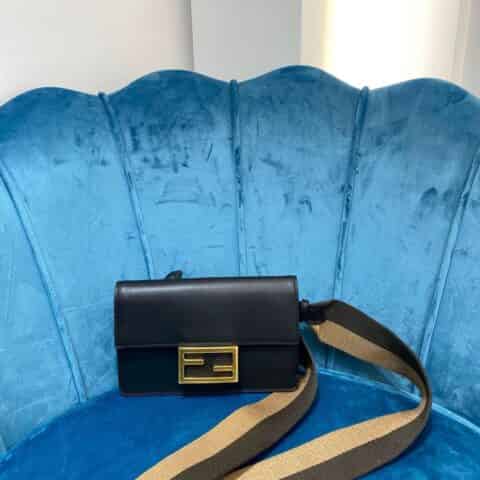 FENDI芬迪便携款全牛皮小包0175