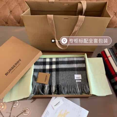 Burberry巴宝莉经典格纹100%羊绒围巾