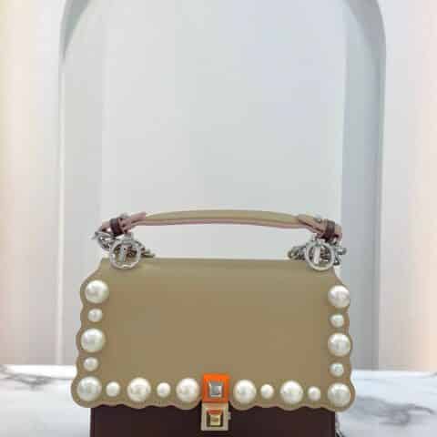 FENDI芬迪圆珠装饰KAN I迷你手袋381