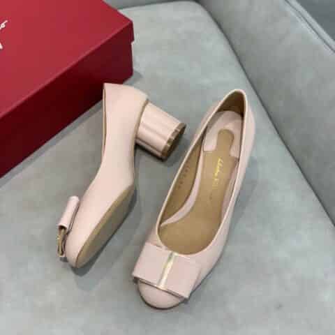 SF salvatore Ferragamo  菲拉格慕全新vara超大蝴蝶结圆头梅花跟高跟鞋