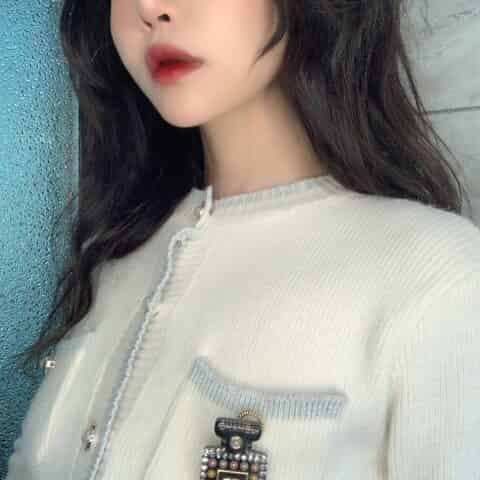 新款 CHANEL香奈儿双c彩色珍珠香水瓶胸针