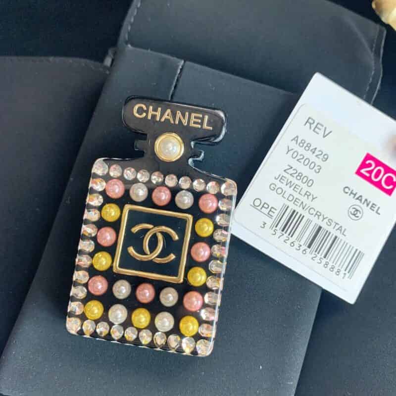 新款 CHANEL香奈儿双c彩色珍珠香水瓶胸针
