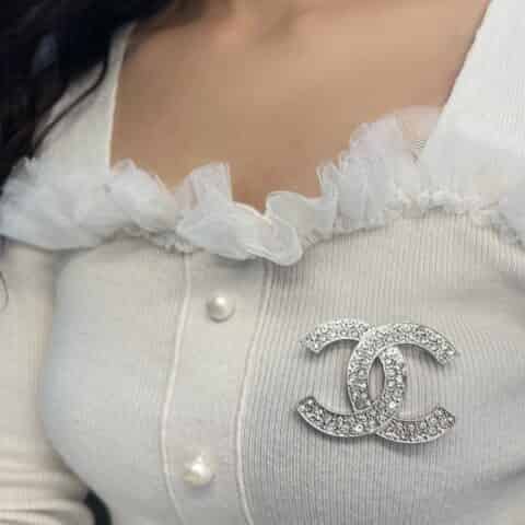 新款CHANEL香奈儿双c满钻胸针