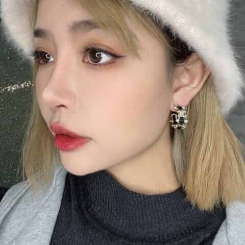 新款CHANEL香奈儿双c黑皮绳耳钉耳环