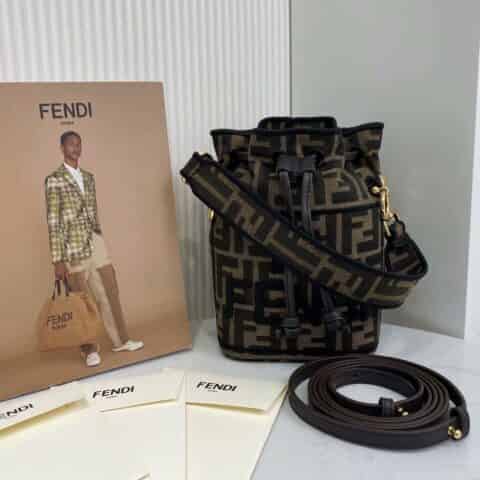 FENDI芬迪经典双F布料MON TRÉSOR迷你水桶包659