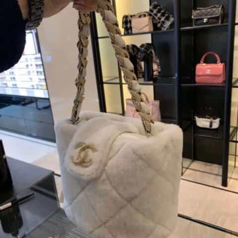 Chanel 双C水钻双面剪毛小羊皮水桶包 AS2257 B04623 94305