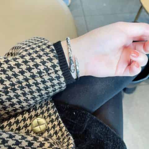 宝格丽BVLGARI窄版头尾带钻蛇骨手镯