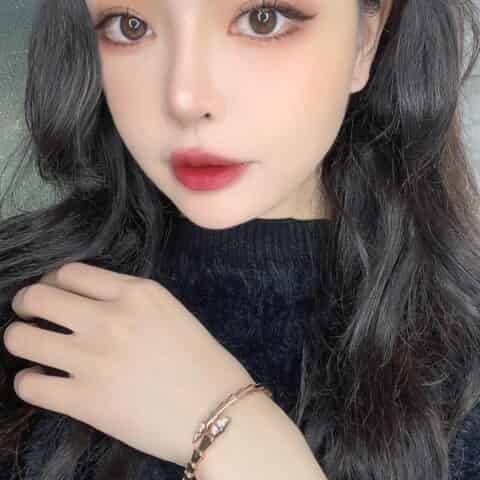 宝格丽BVLGARI窄版头尾带钻蛇骨手镯