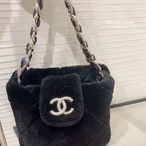Chanel 双C水钻双面剪毛小羊皮水桶包 AS2257 B04623 94305