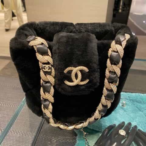 Chanel 双C水钻双面剪毛小羊皮水桶包 AS2257 B04623 94305