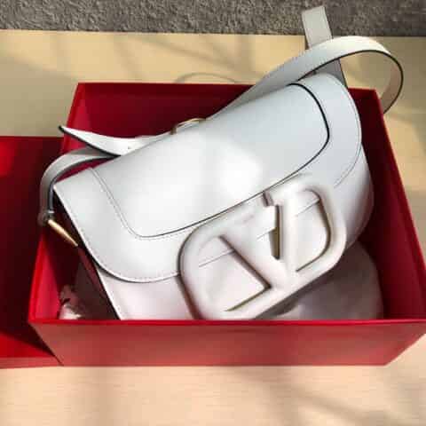 Valentino华伦天奴Garavani MAXI 超大LOGO小牛皮斜挎包1011S 1011L