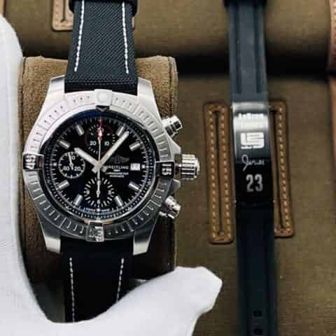 百.年灵BREITLING复仇者计时搭载丹东7750机芯系列腕表