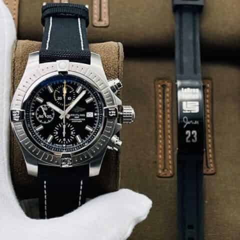 百.年灵BREITLING复仇者计时搭载丹东7750机芯系列腕表