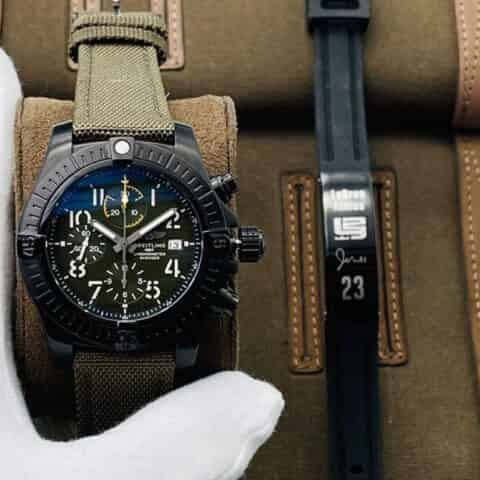 百.年灵BREITLING复仇者计时搭载丹东7750机芯系列腕表