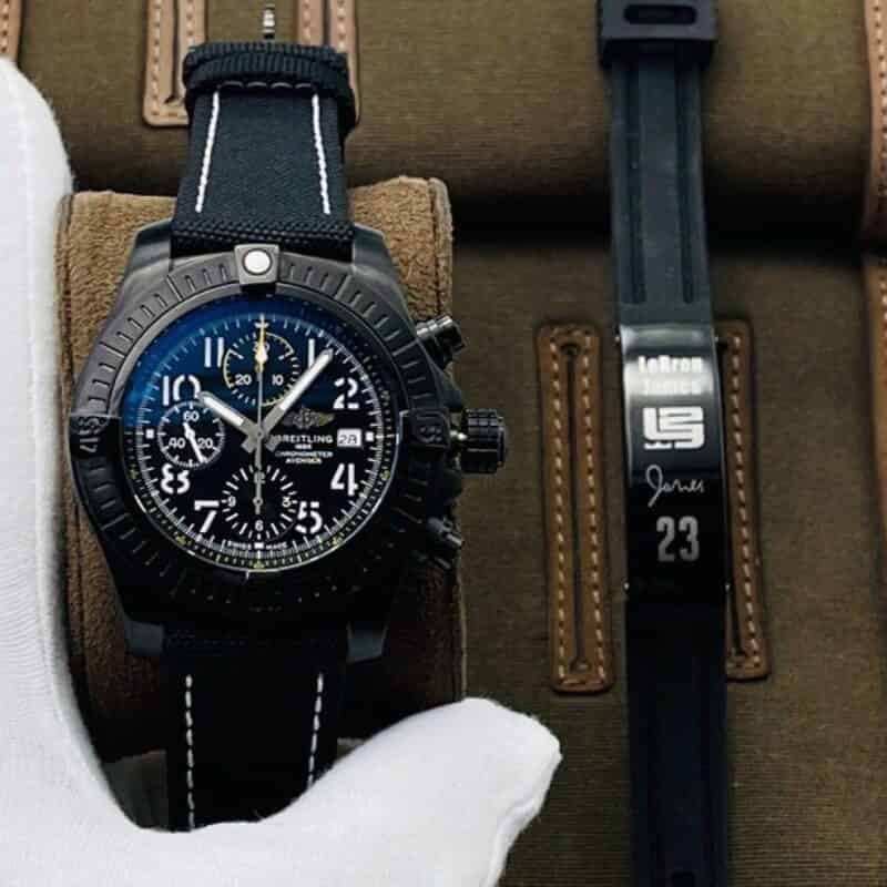 百.年灵BREITLING复仇者计时搭载丹东7750机芯系列腕表