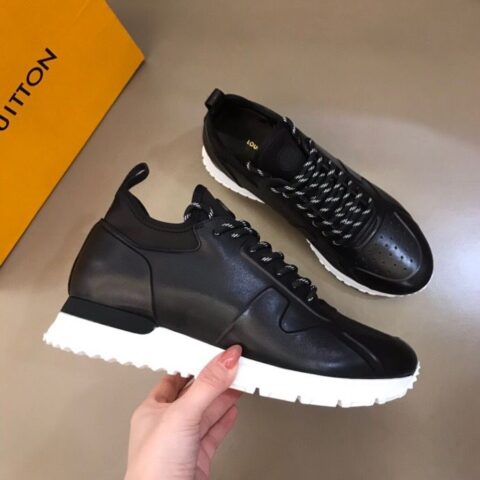 LV/路易威登    蜡面小牛皮男士奢品Run Away 运动鞋