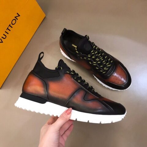 LV/路易威登    蜡面小牛皮男士奢品Run Away 运动鞋