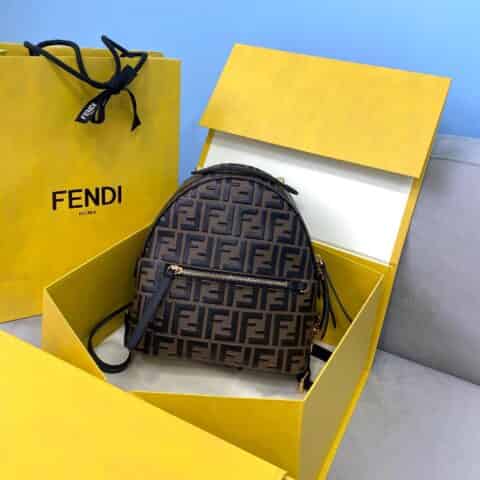 FENDI芬迪logo压纹小牛皮双肩包8318