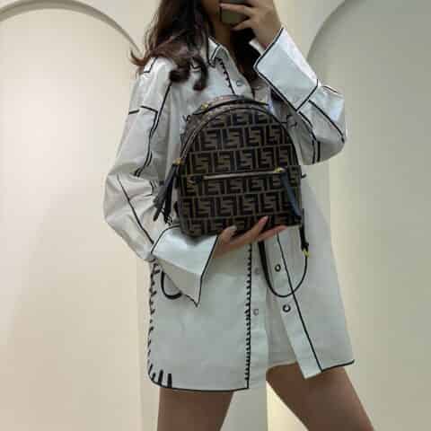 FENDI芬迪logo压纹小牛皮双肩包8318