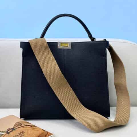 FENDI芬迪经典荔枝纹皮纯手工缝制peekaboo手袋305S