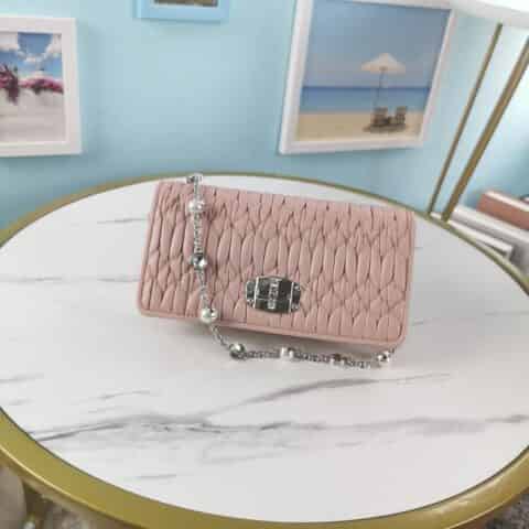 MIUMIU缪缪Matelasse珠光小羊皮仿水晶珍珠链条包5DH044