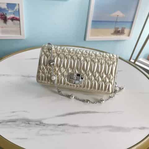 MIUMIU缪缪Matelasse珠光小羊皮仿水晶珍珠链条包5DH044