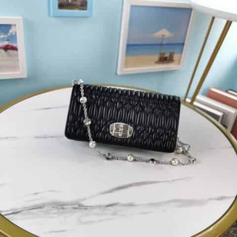 MIUMIU缪缪Matelasse珠光小羊皮仿水晶珍珠链条包5DH044