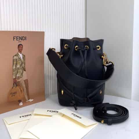 FENDI芬迪立体感小怪兽图案迷你桶包028