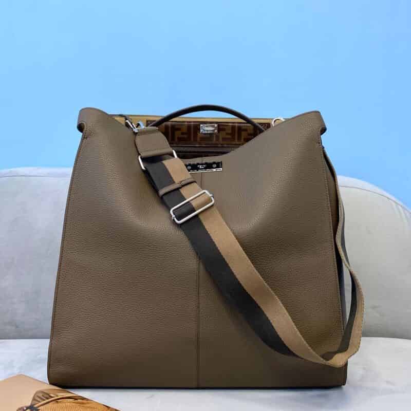 FENDI芬迪柔软荔枝纹牛皮peekaboo手提包653