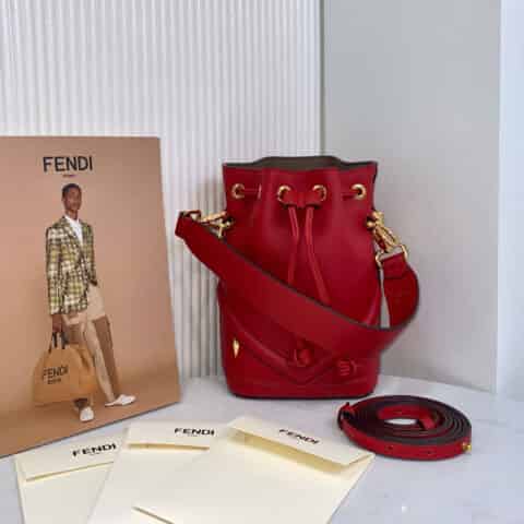 FENDI芬迪立体感小怪兽图案迷你桶包028