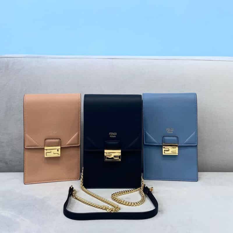 FENDI芬迪烫金logo斜挎小包323