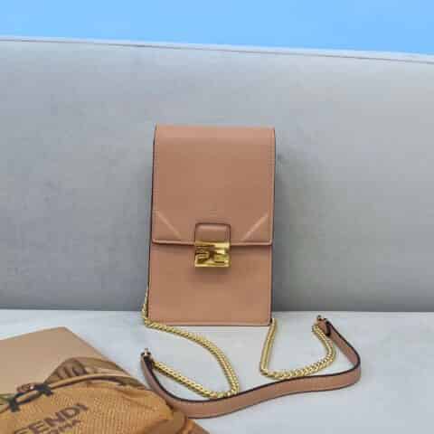 FENDI芬迪烫金logo斜挎小包323
