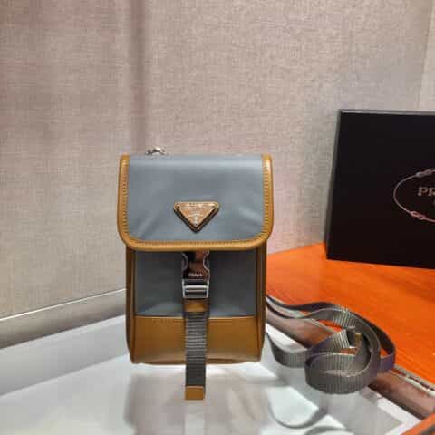 Prada 尼龙和Saffiano皮革手机包 2ZH109_2BBD_F0RM1