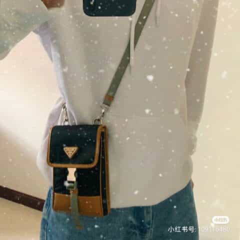 Prada 尼龙和Saffiano皮革手机包 2ZH109
