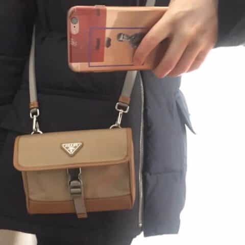 Prada Re-Nylon再生尼龙和Saffiano皮革手机包 2ZH108卡其色