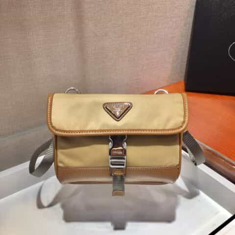Prada Re-Nylon再生尼龙和Saffiano皮革手机包 2ZH108卡其色