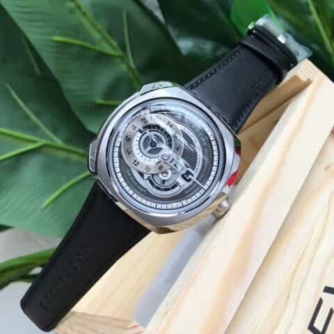 七个星期五 SEVENFRIDAY M1/03机芯：原装日本西铁城8215机械机芯腕表