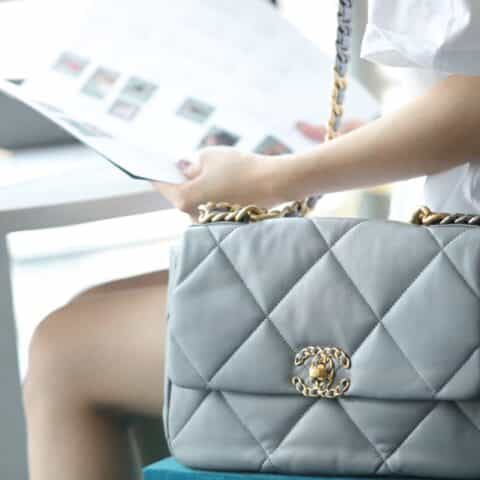 Chanel香奈儿 19 Flap Bag AS1161中号30CM灰色